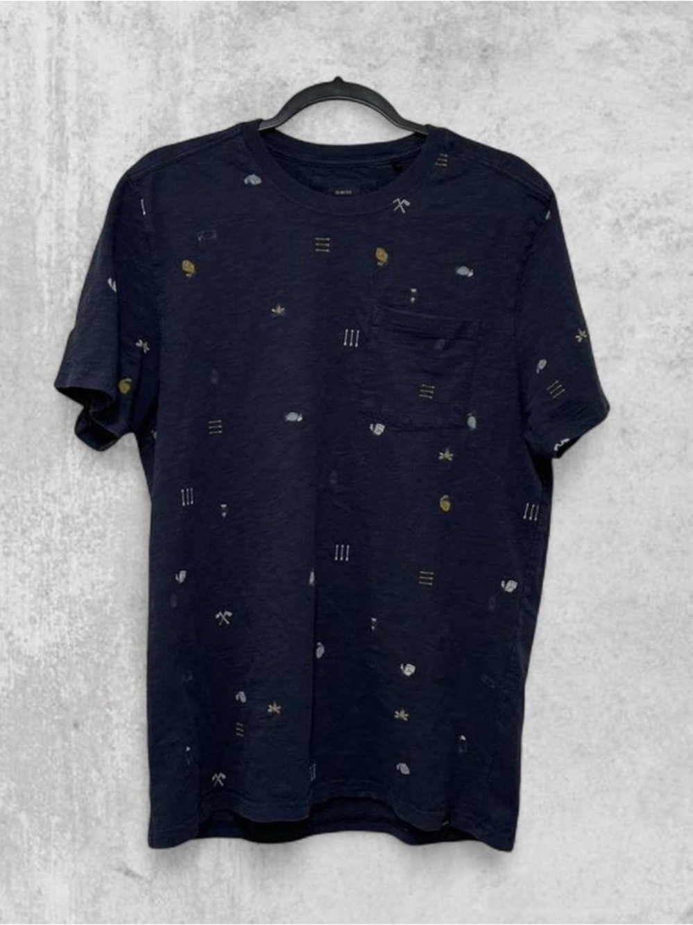 prAna Auxi Crew Slim Fit Tee | Navy Camping Print Pocket T-Shirt | Men’s L